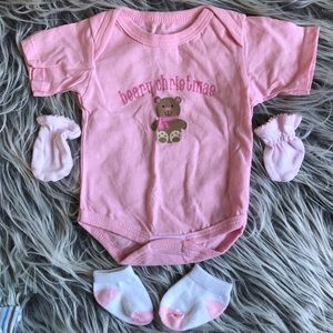 NWOT “Beary Christmas” Newborn Infant Onesie Set